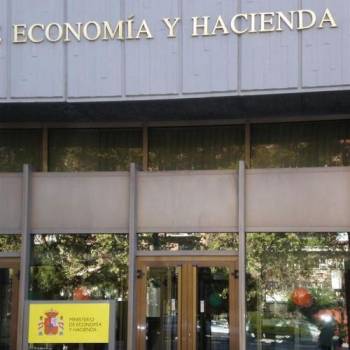 El Ministerio de Economía y Hacienda interpreta el Real Decreto de visado obligatorio